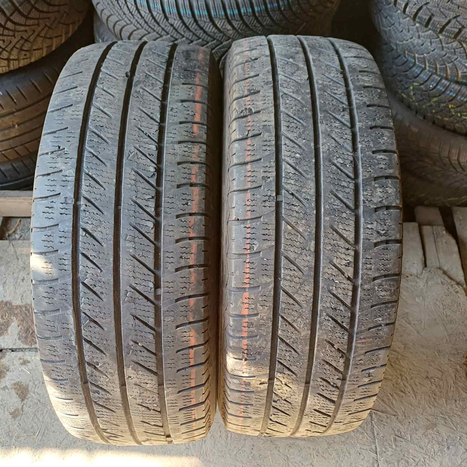 Goodyear Vector4Season 235/65R16C